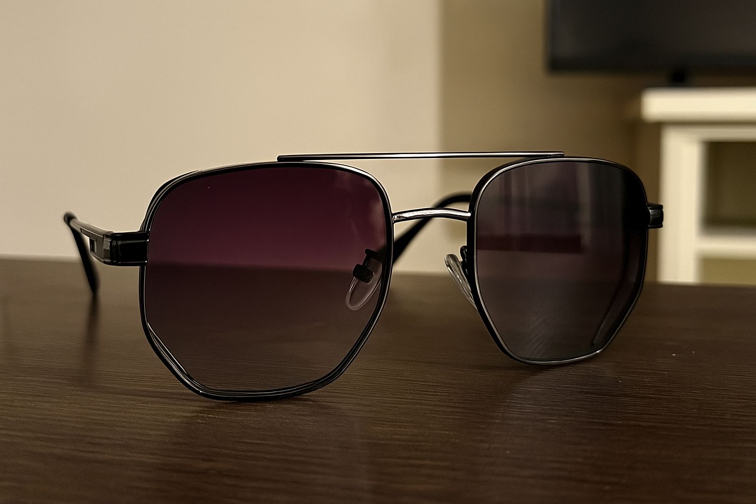 Meeran Polo sunglasses with black gradient lenses and a black frame, featuring UV and polarized protection.